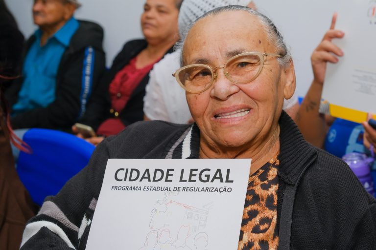 mulher regularização fundiária