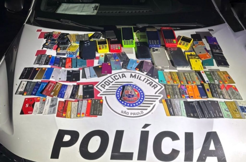 Cartões apreendidos nos arredores do estádio do Morumbi