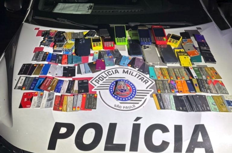 Cartões apreendidos nos arredores do estádio do Morumbi