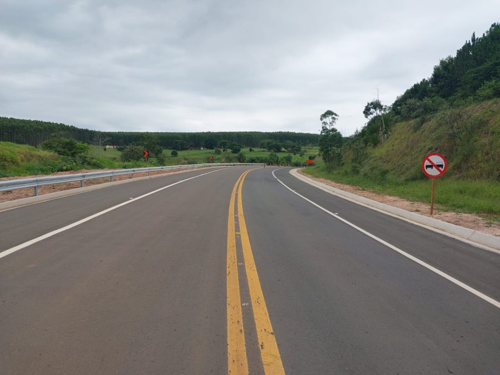 rodovia estrada placa