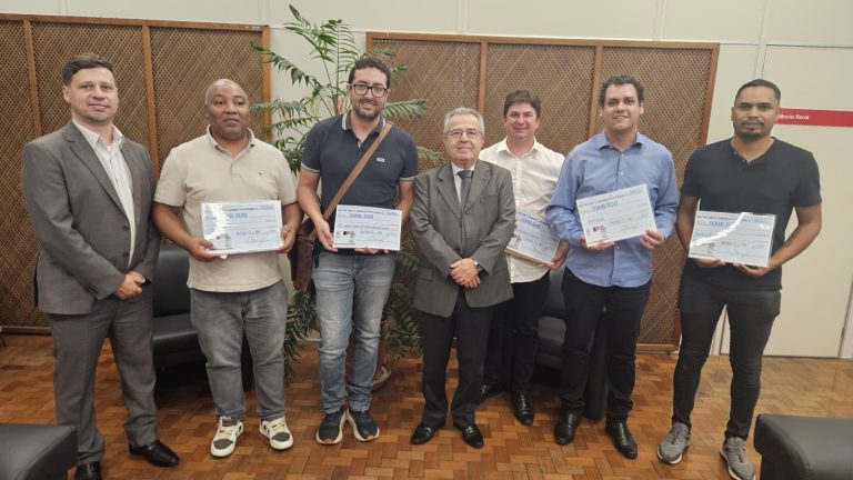 entrega dos cheques aos sorteados na premiação de julho da Nota Fiscal Paulista