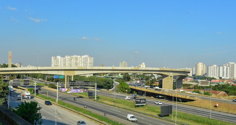 Viaduto em Osasco na Castello Branco