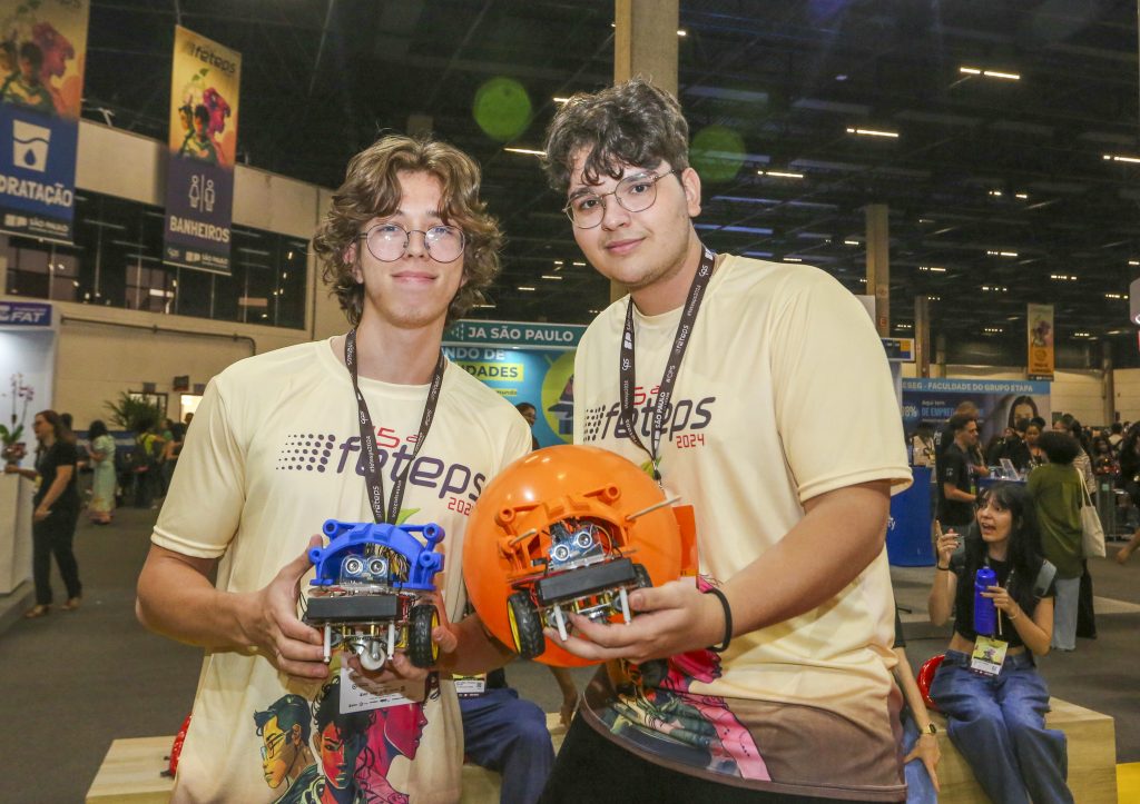 Alunos do Centro Paula Souza tecnologia