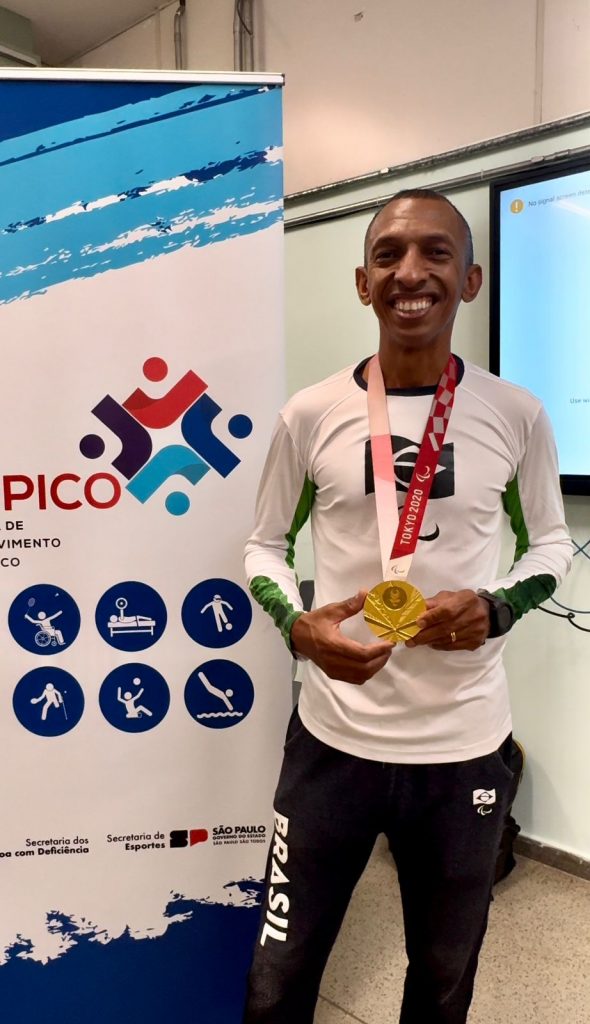 Atleta guia do esporte paralímpico