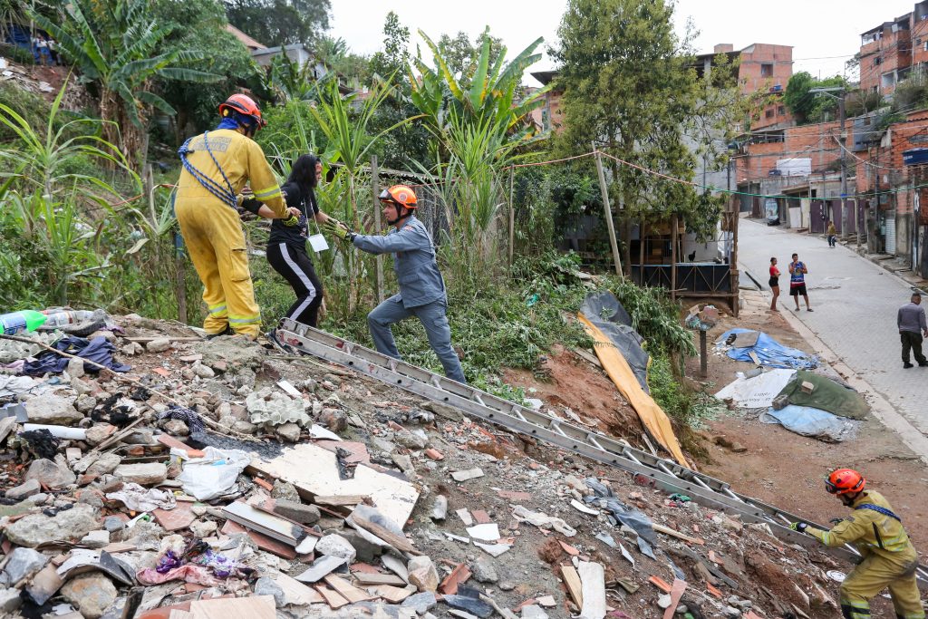 Exercício de simulação da Defesa Civil