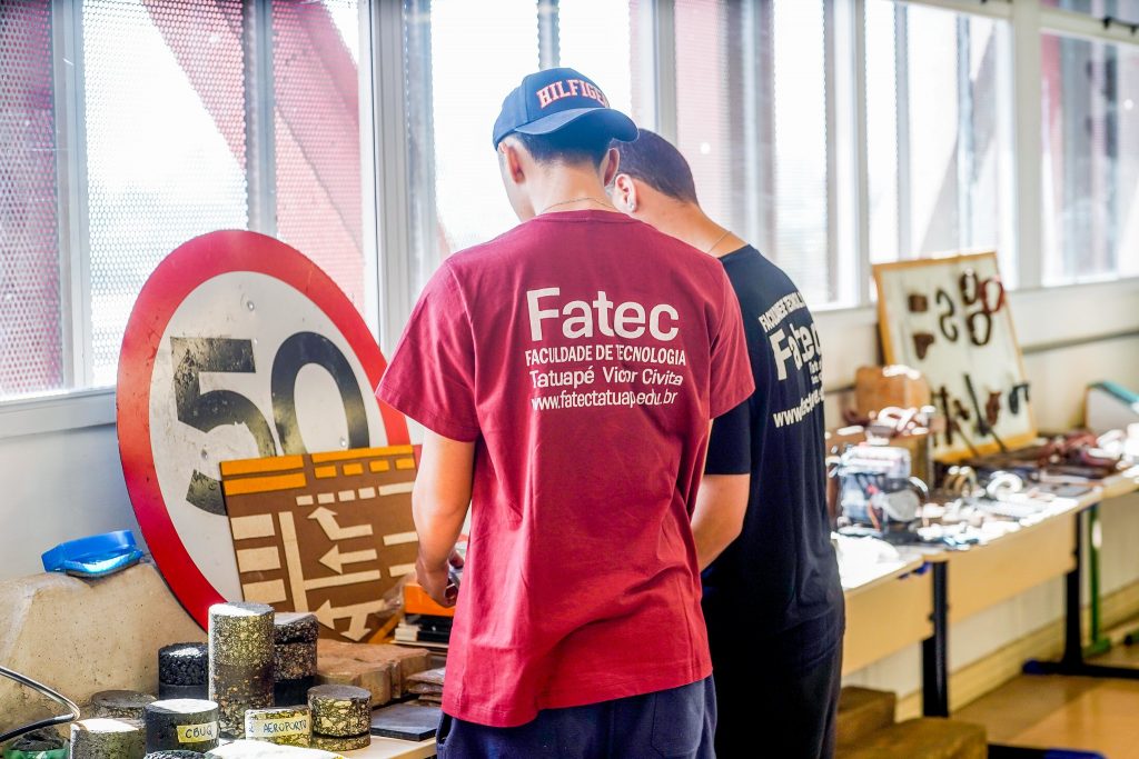 alunos do curso superior de transporte terrestre da Fatec Tatuapé