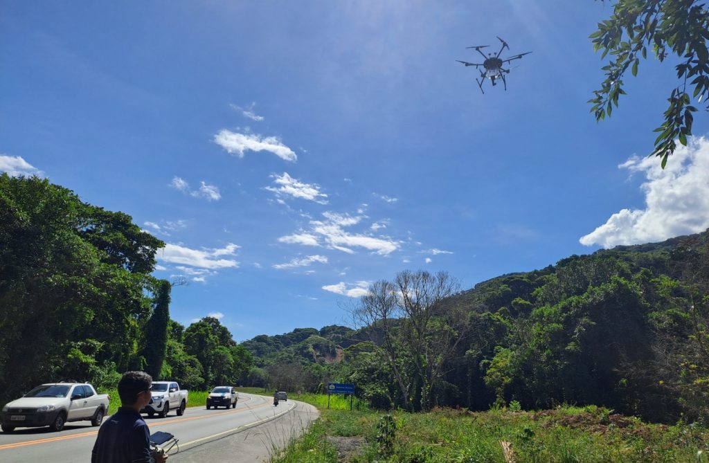 Projeto de SP utiliza drones em processo de reflorestamento de áreas devastadas em São Sebastião