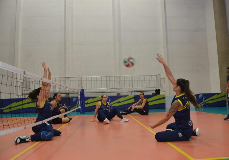 Atletas de vôlei sentado