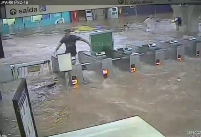 'Achei que íamos morrer': mãe relembra resgate heróico de policial em estação de metrô de SP