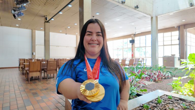 Mariana não havia se encontrado no esporte até conhecer o halterofilismo