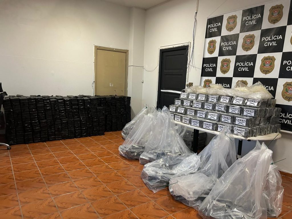 Apreensão de 2 toneladas de cocaína no Guarujá