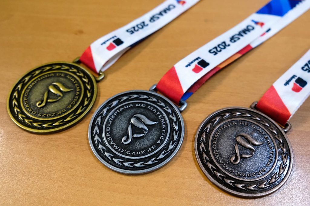 Paixão pela matemática: Educação dá início à entrega de 123 mil medalhas da segunda edição de olimpíada estadual neste sábado (14)