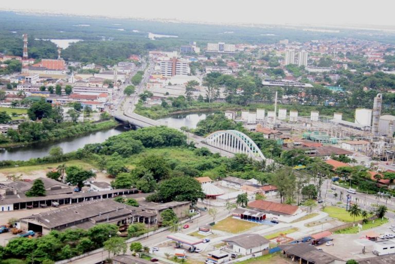 Cetesb moderniza três estações de monitoramento da qualidade do ar, em Cubatão (foto) e Paulínia