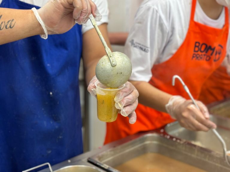 Governo de SP lança Bom Prato Inverno com caldos no jantar