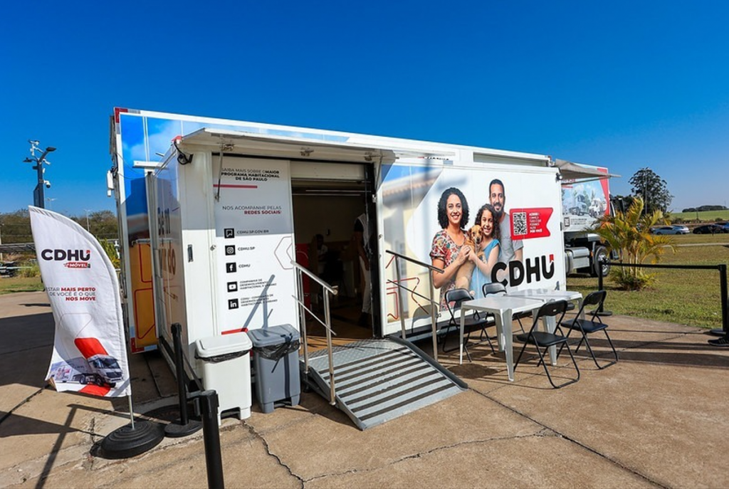 Unidade móvel da CDHU