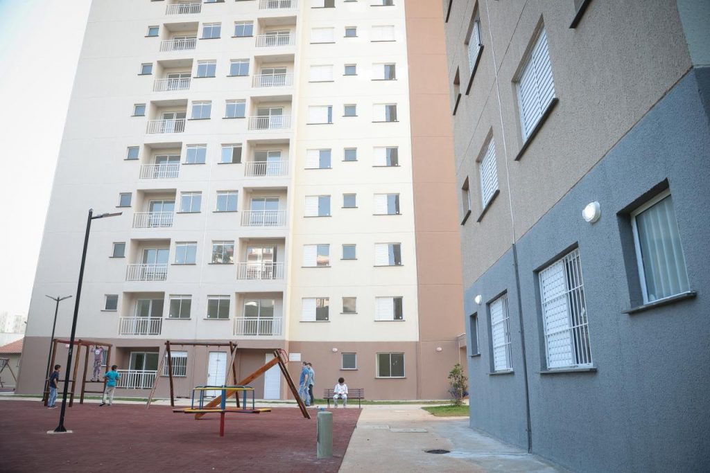 Composto por três torres de 15 pavimentos cada, o conjunto habitacional tem apartamentos entre 40 m² e 44 m². Foto: Pablo Jacob/Governo de SP