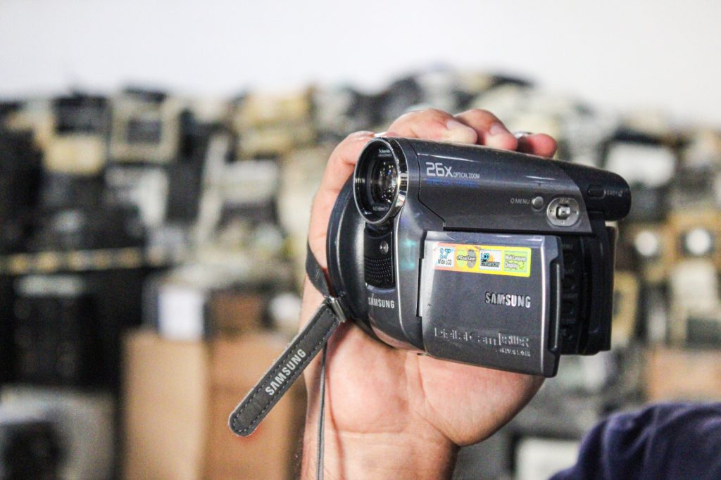 Leilão de inservíveis tem câmeras antigas