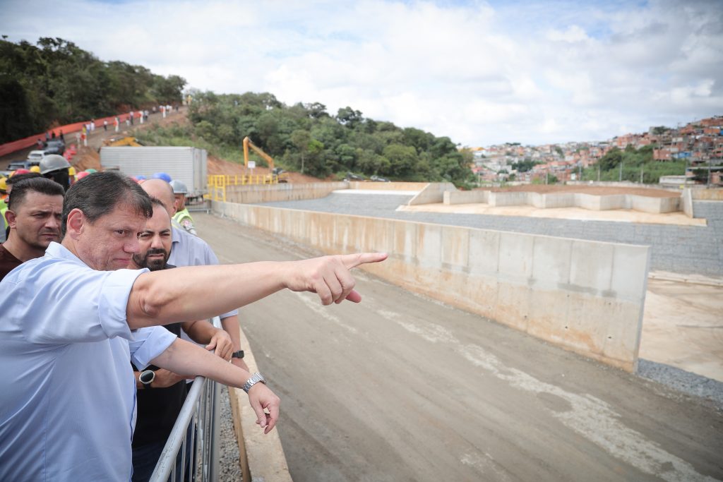 O governador Tarcísio de Freitas durante entrega do reservatório TG-09, entre Franco da Rocha e Francisco Morato. Foto: Pablo Jacob/Governo do Estado de SP